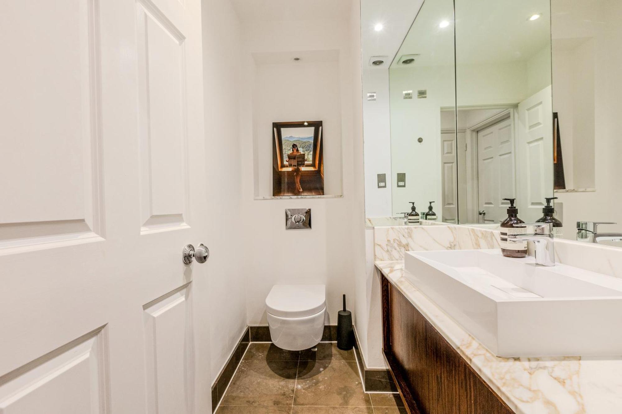Apartment New 3lvl 3br With Garden, Prime Knightsbridge London
