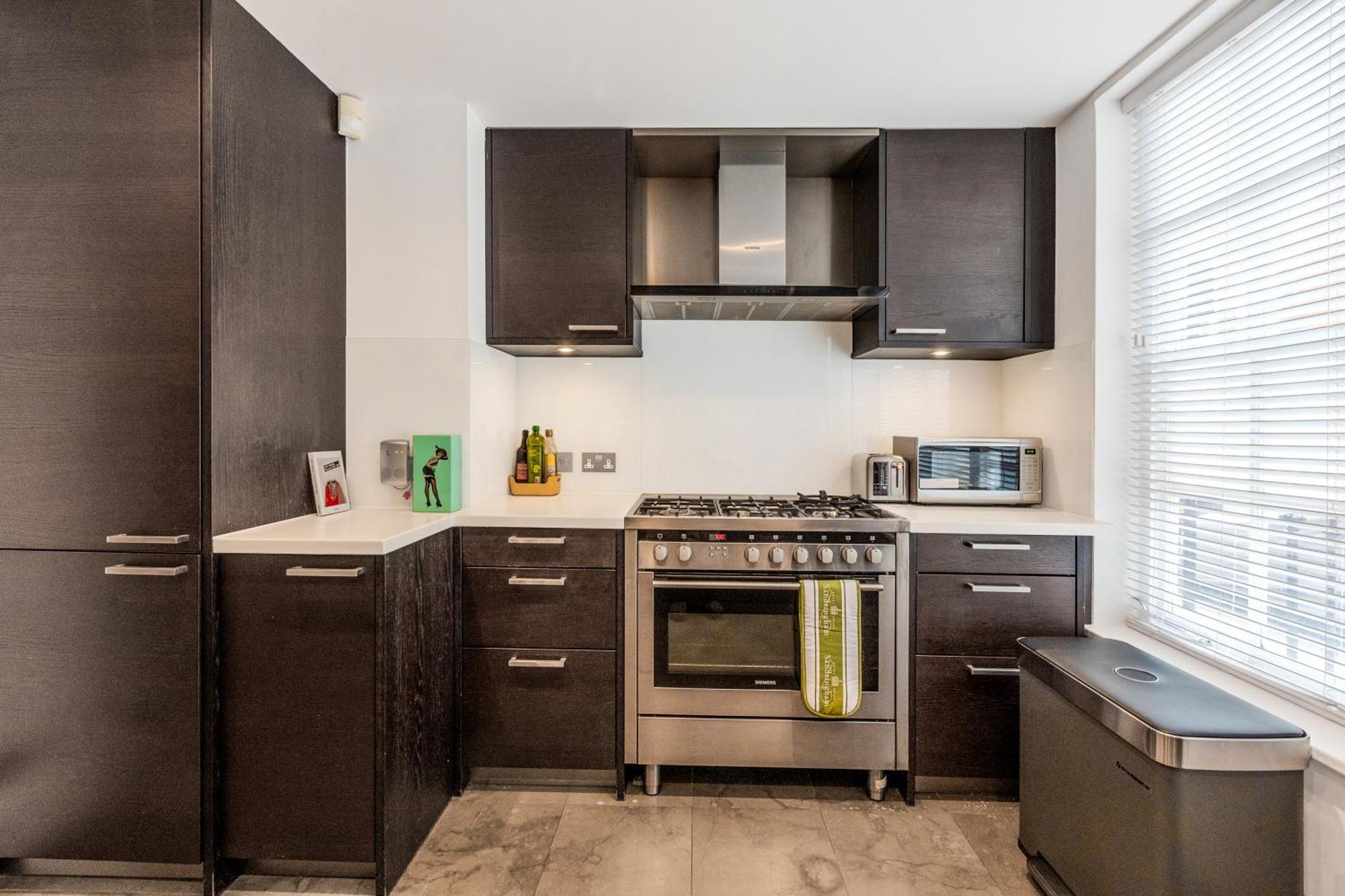 Apartment New 3lvl 3br With Garden, Prime Knightsbridge London