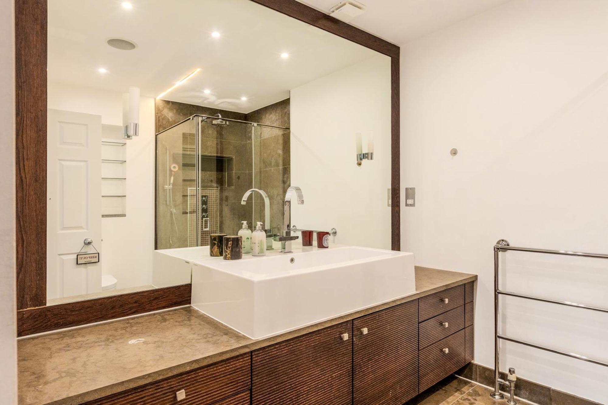 New 3lvl 3br With Garden, Prime Knightsbridge *