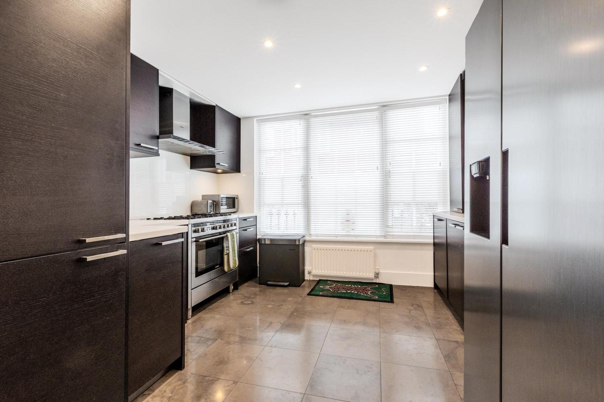 New 3lvl 3br With Garden, Prime Knightsbridge Apartment London