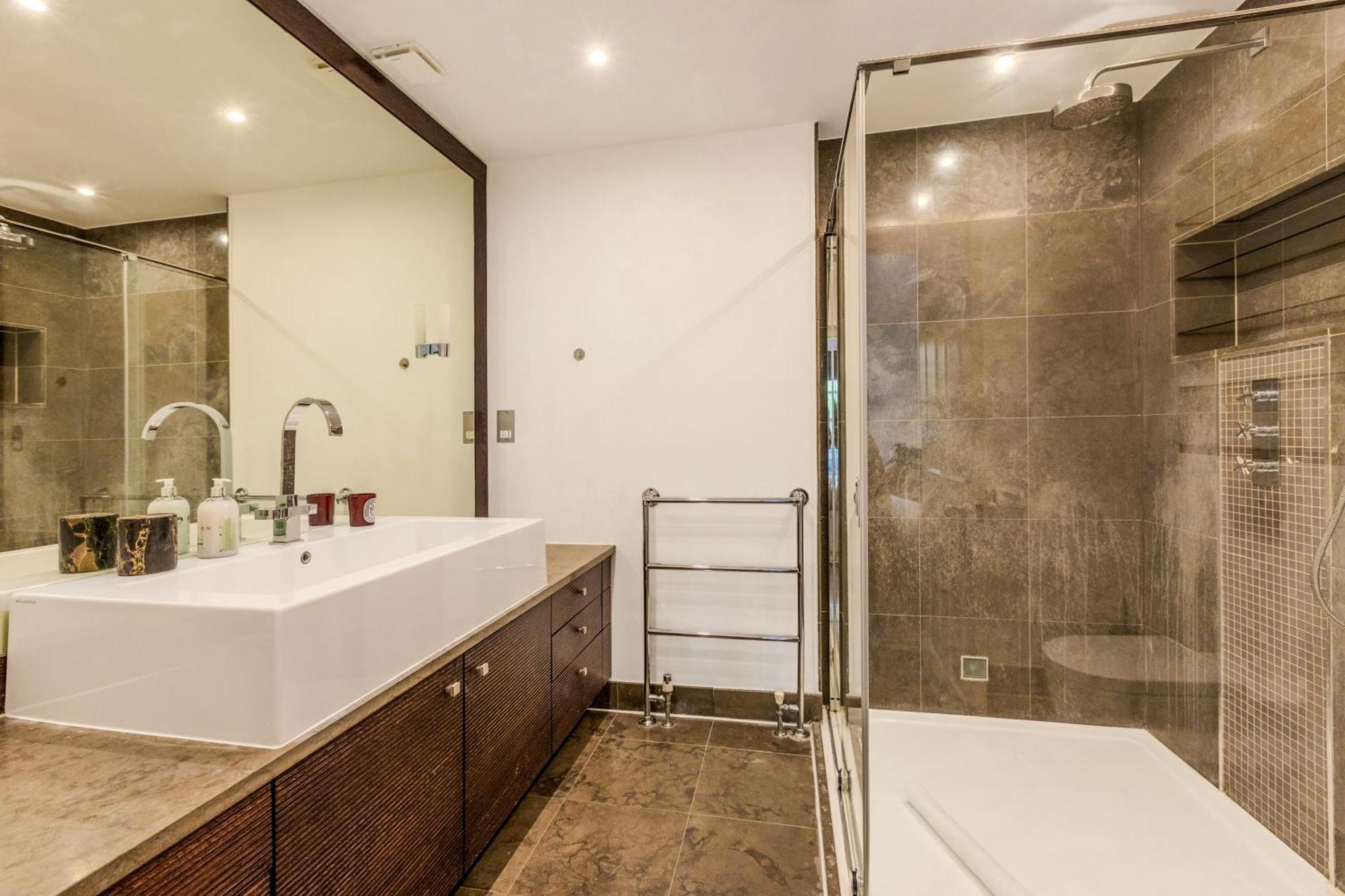 New 3lvl 3br With Garden, Prime Knightsbridge Apartment *