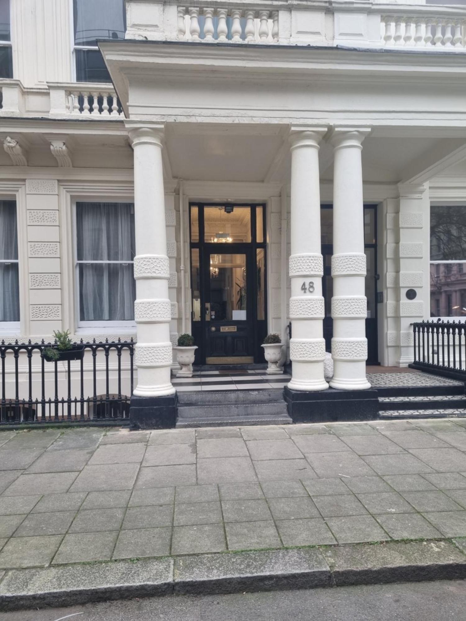 By Hyde Park - 14 *