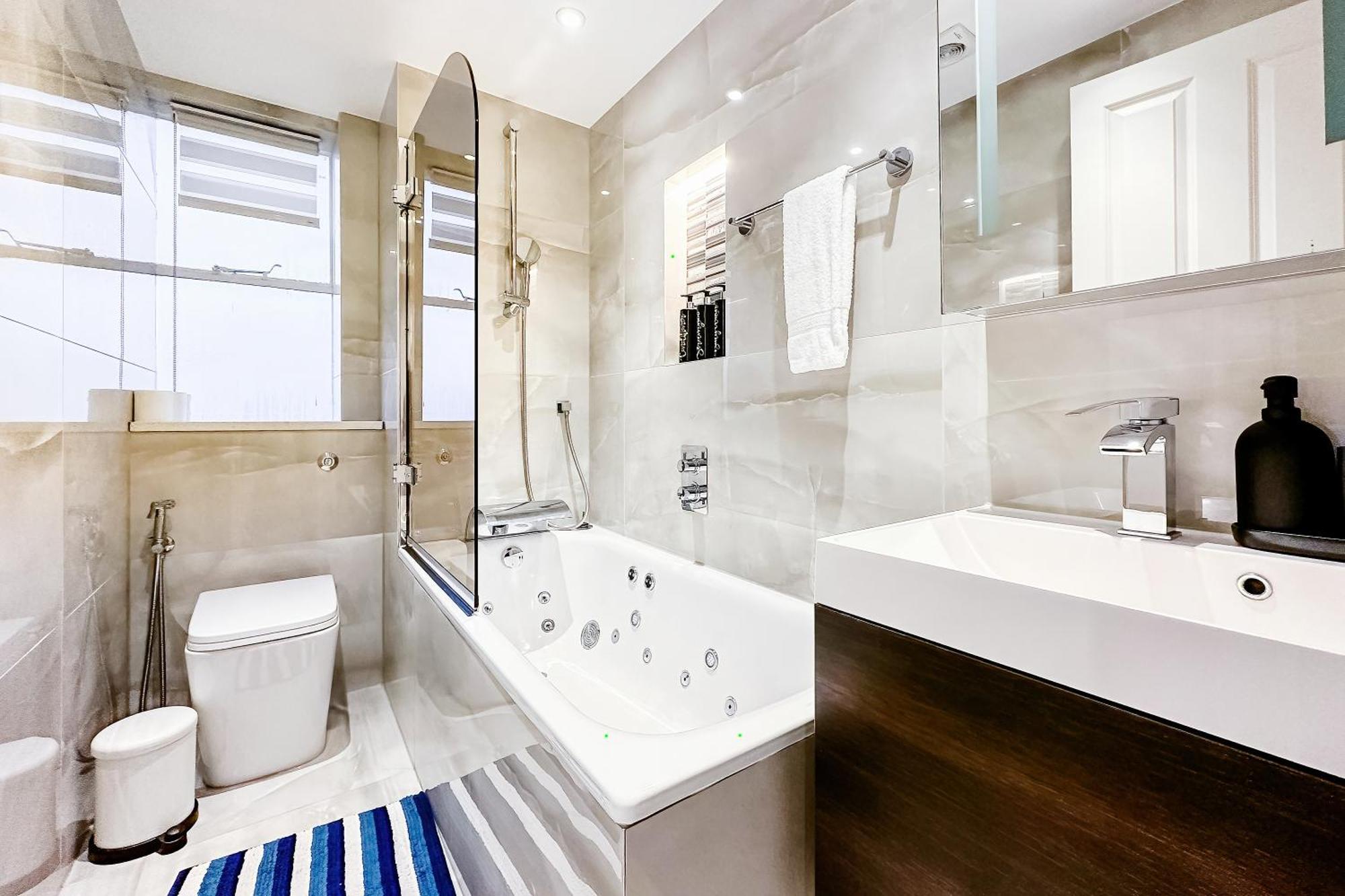 Luxury 3 Bedrooms In * London