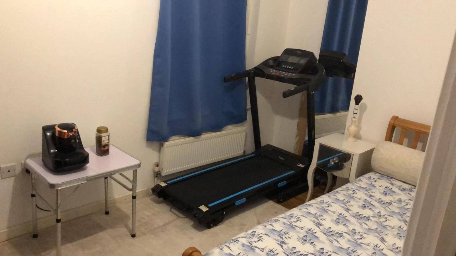 Prime Location - Cosy Dedicated Bathroom - Female Only Homestay