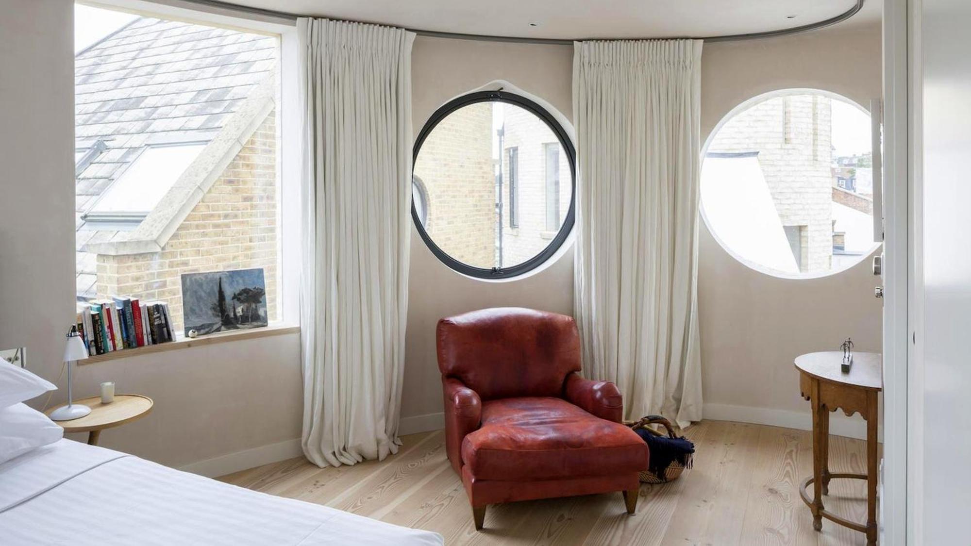 Kyle With Garden And Heated Pool London
