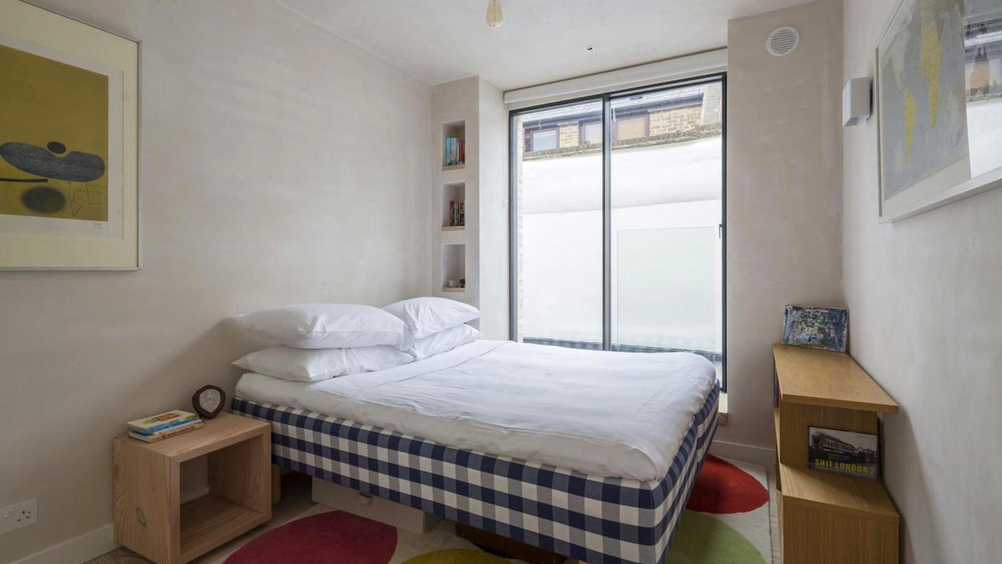 Kyle With Garden And Heated Pool London