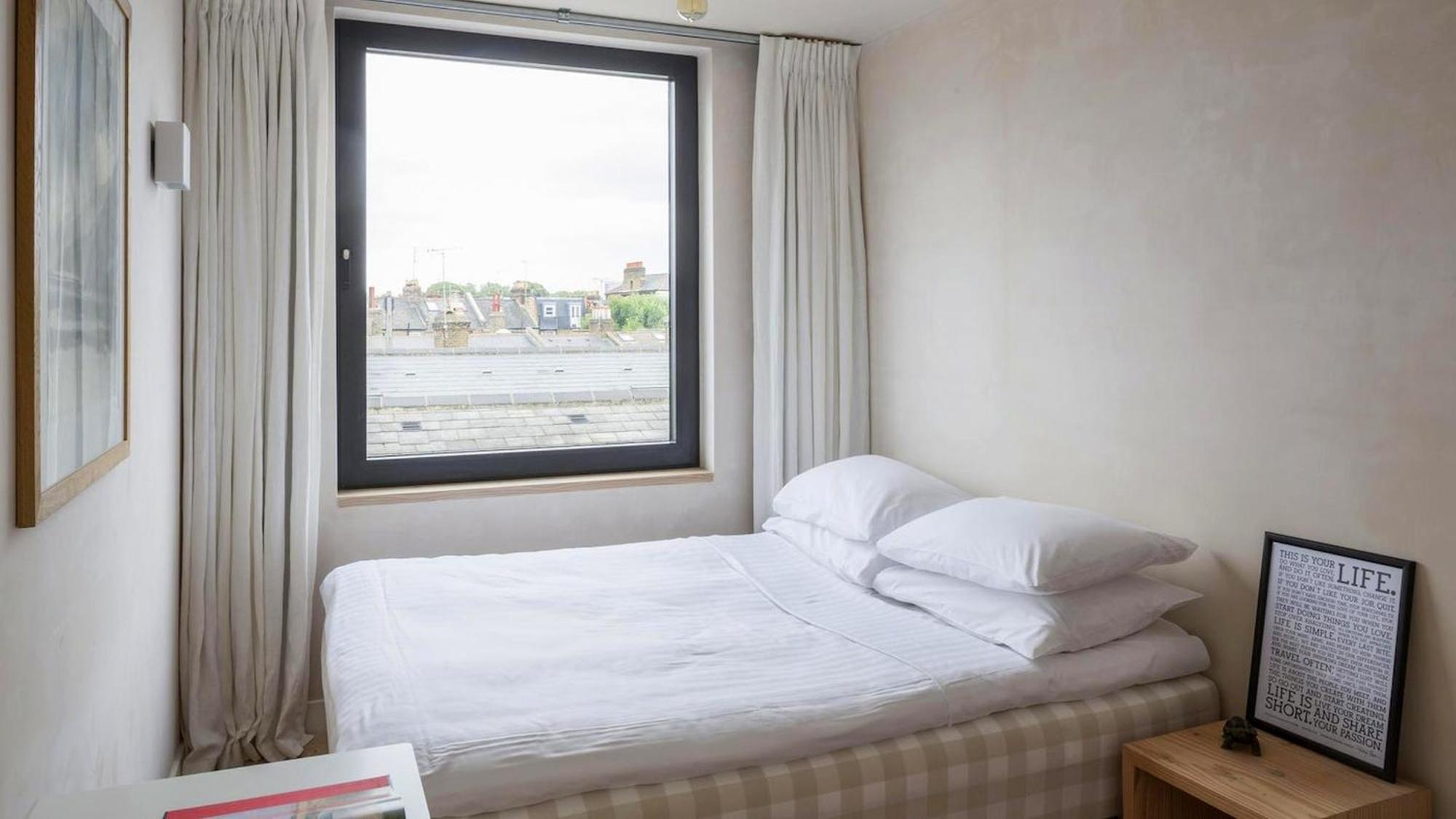 Kyle With Garden And Heated Pool London