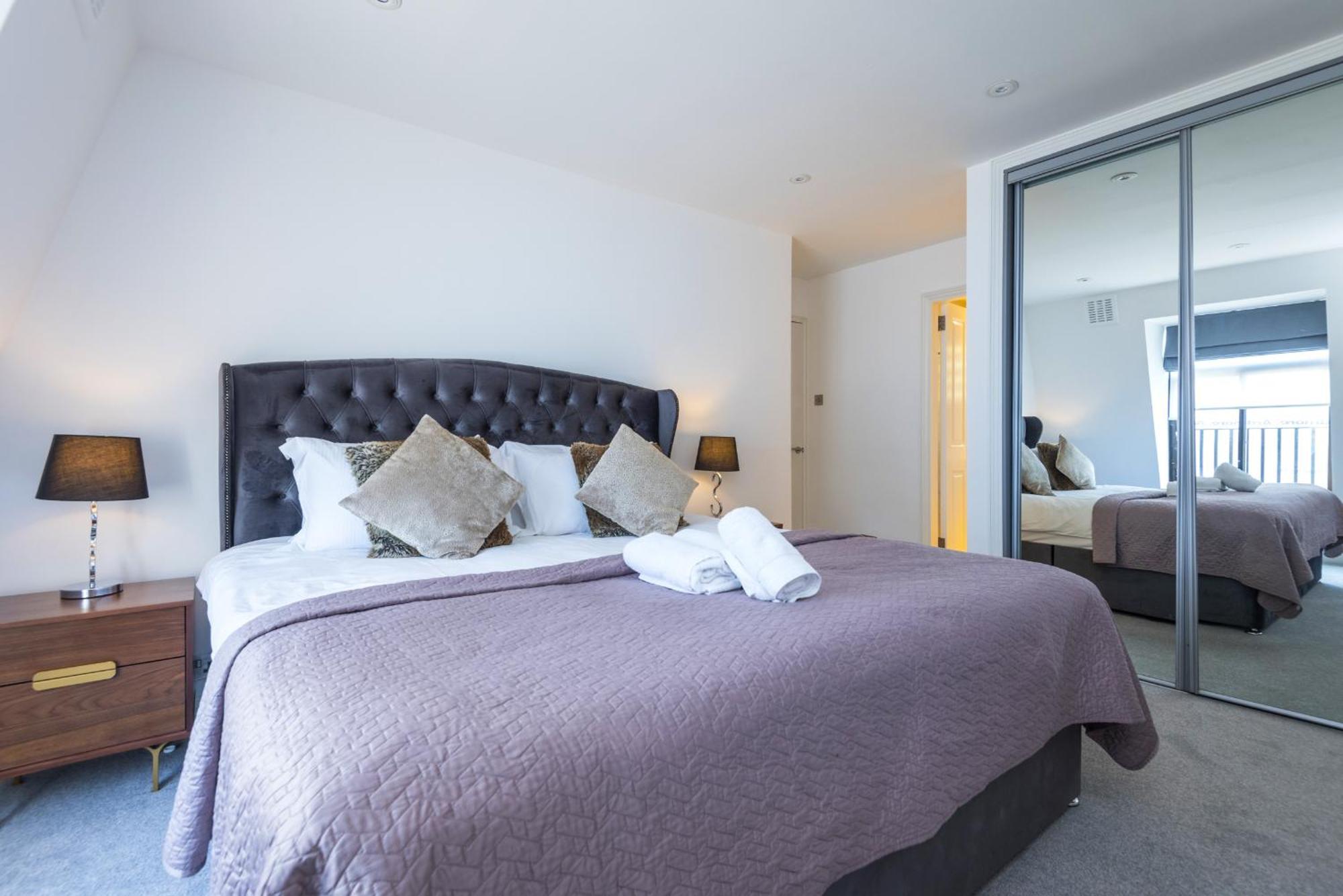 Elegant Mayfair 5 Apartment