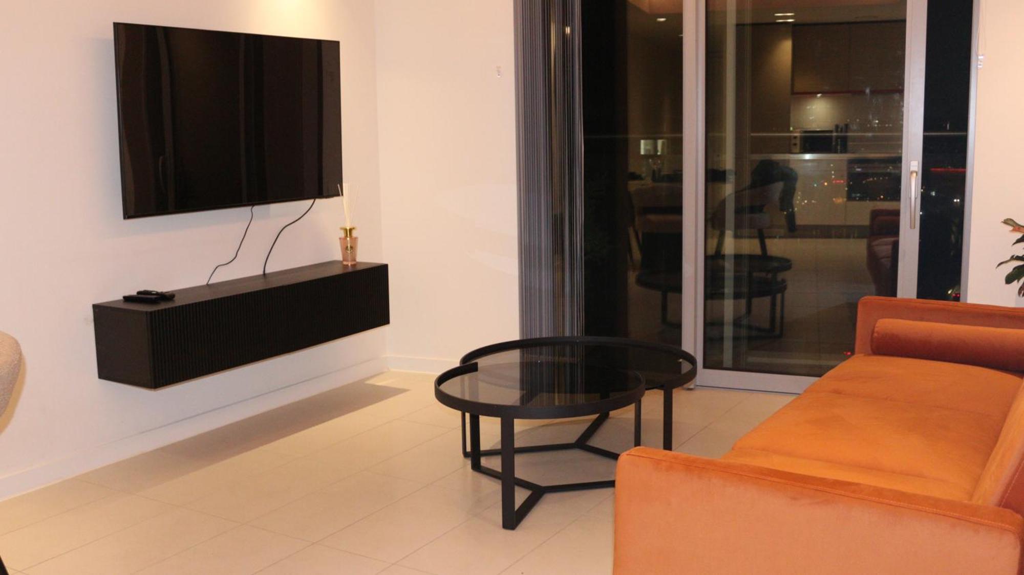 Luxury 1 Bedroom In With Free Parking *