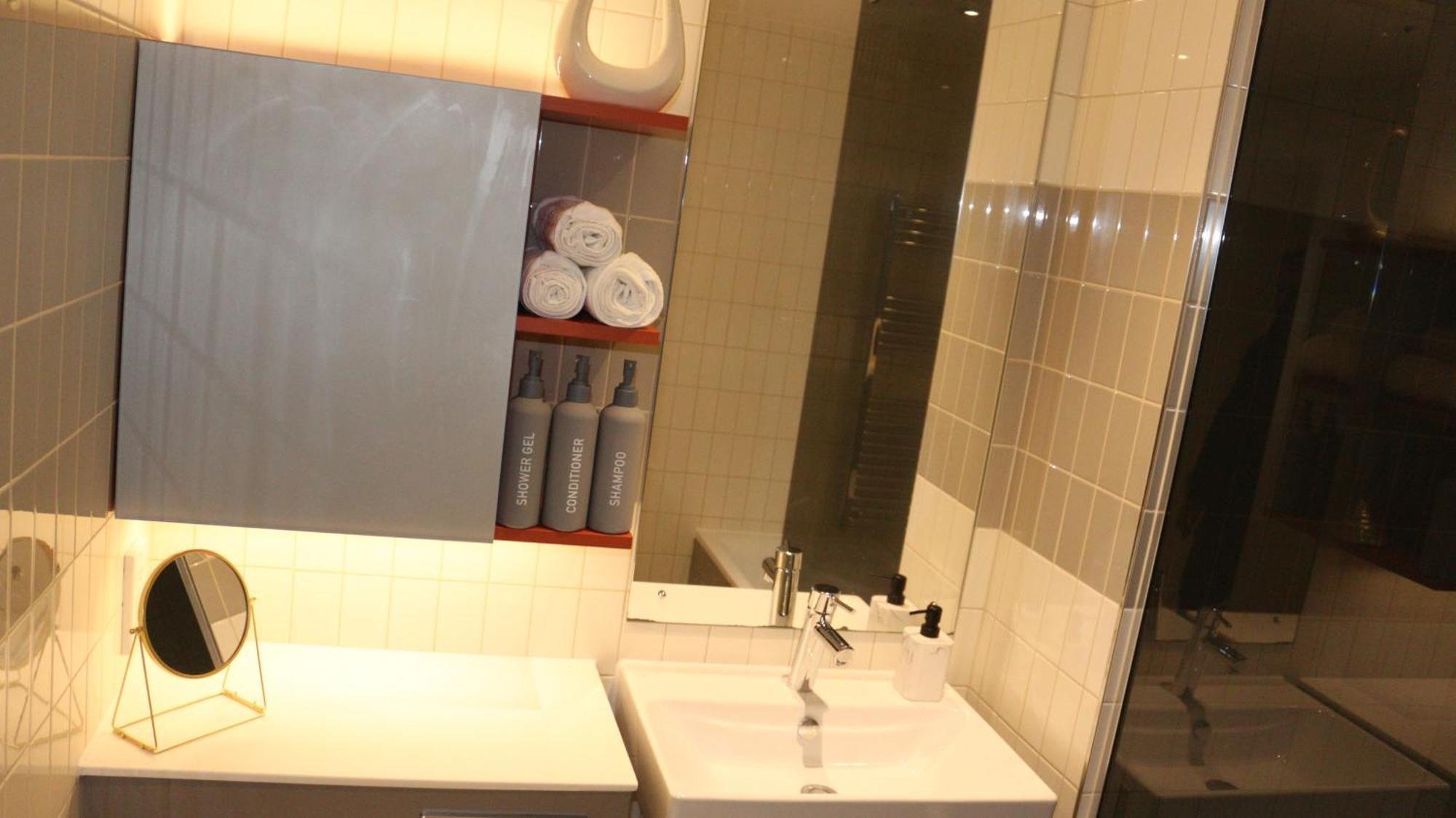 Apartamento Luxury 1 Bedroom In With Free Parking *