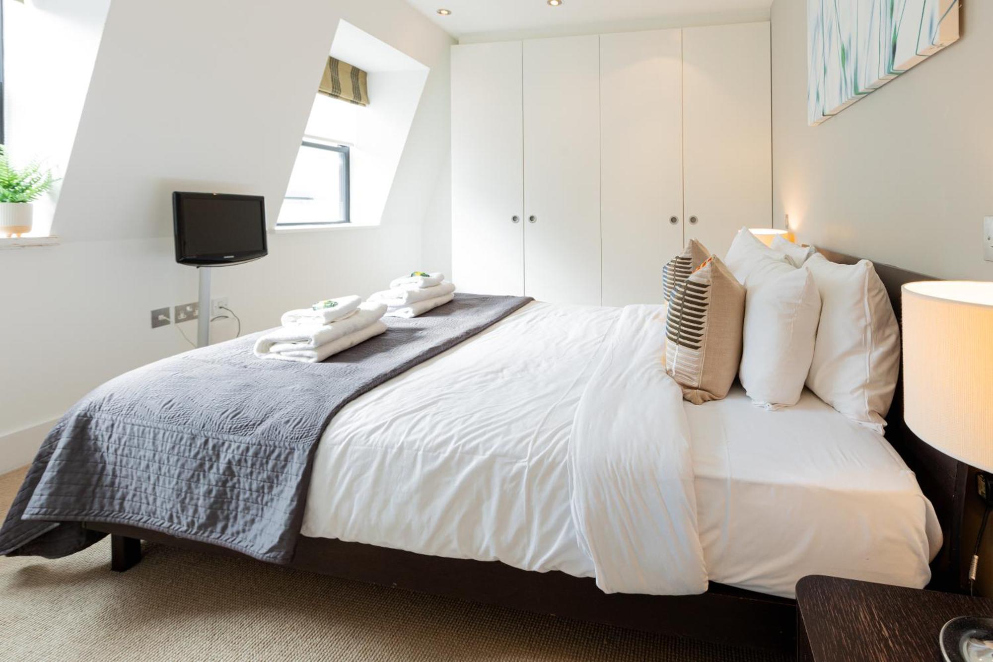 Comfortable 1br, 2 Mins From Monument Station! London