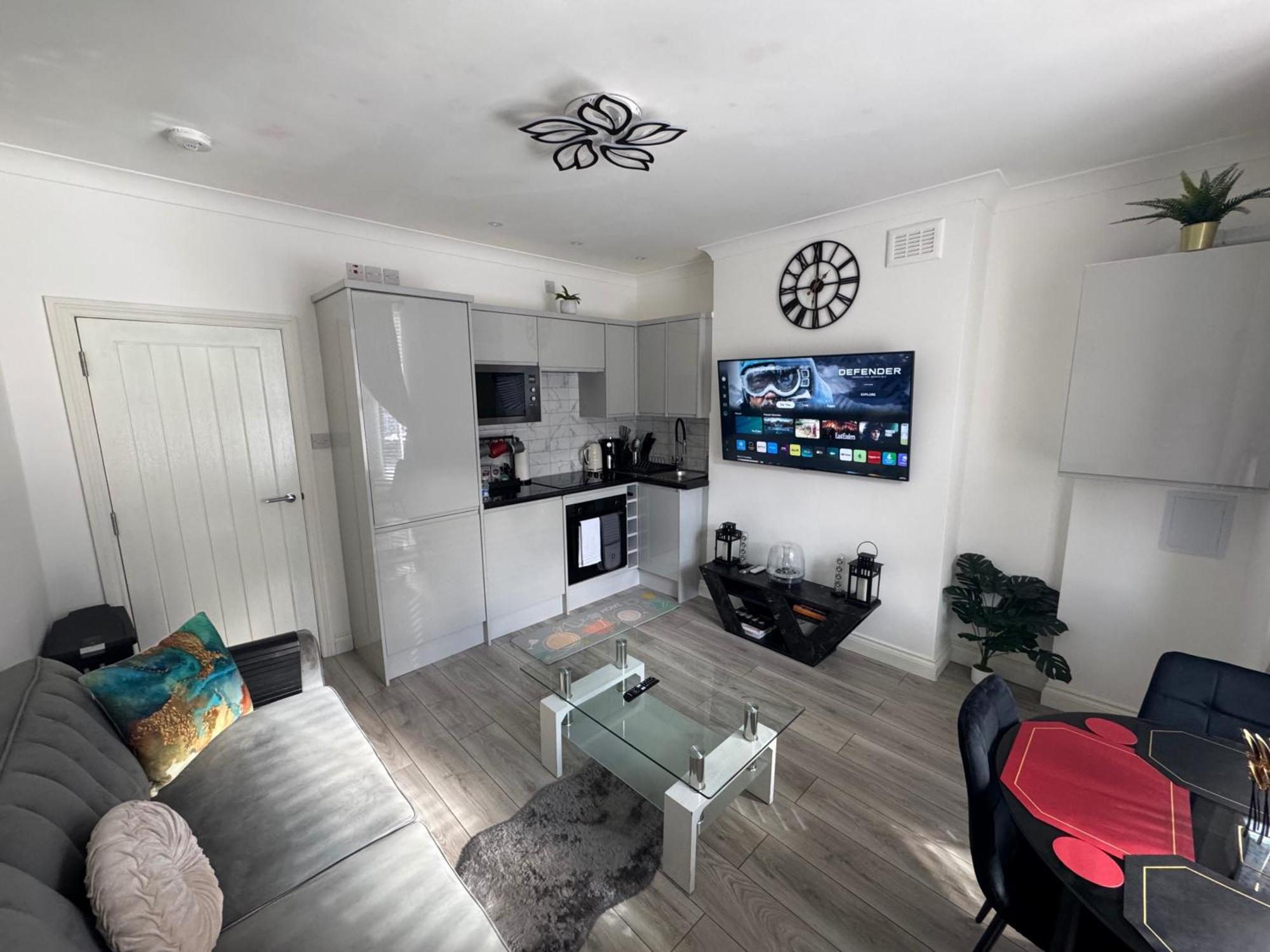 Apartment Charming 2 Bedroom In