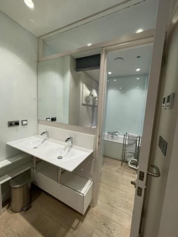 Modern Self-contained Ground And Basement London