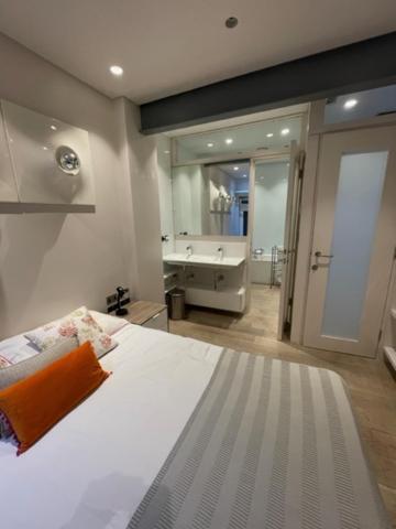Modern Self-contained Ground And Basement Apartment