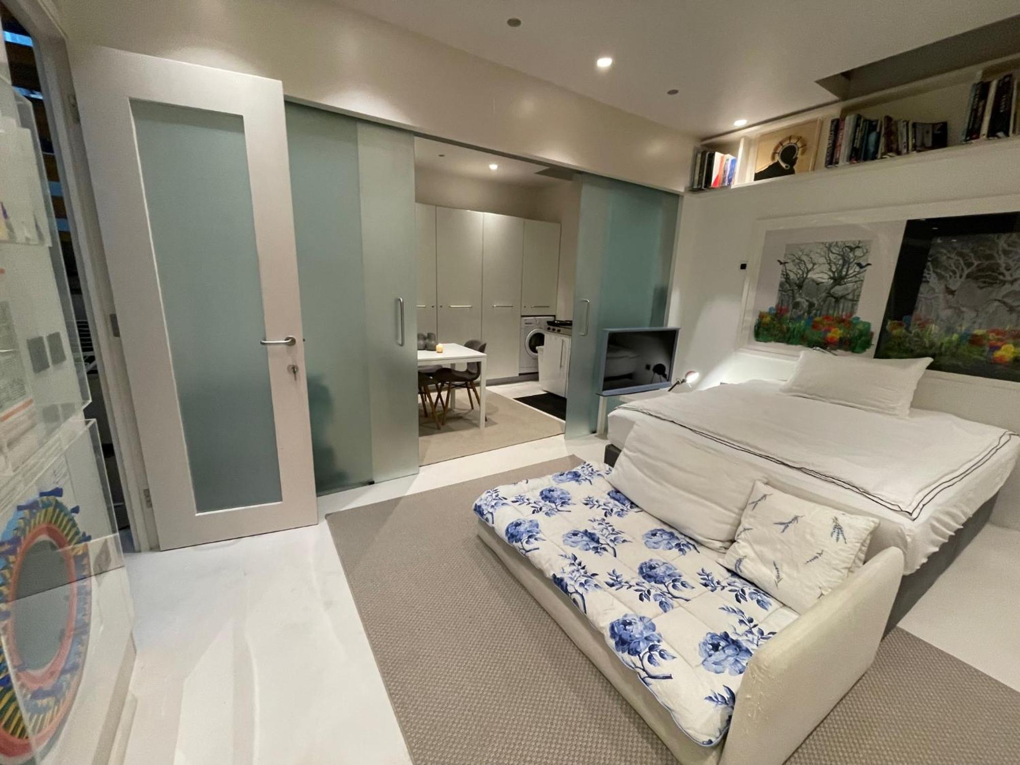 Apartment Modern Self-contained Ground And Basement *