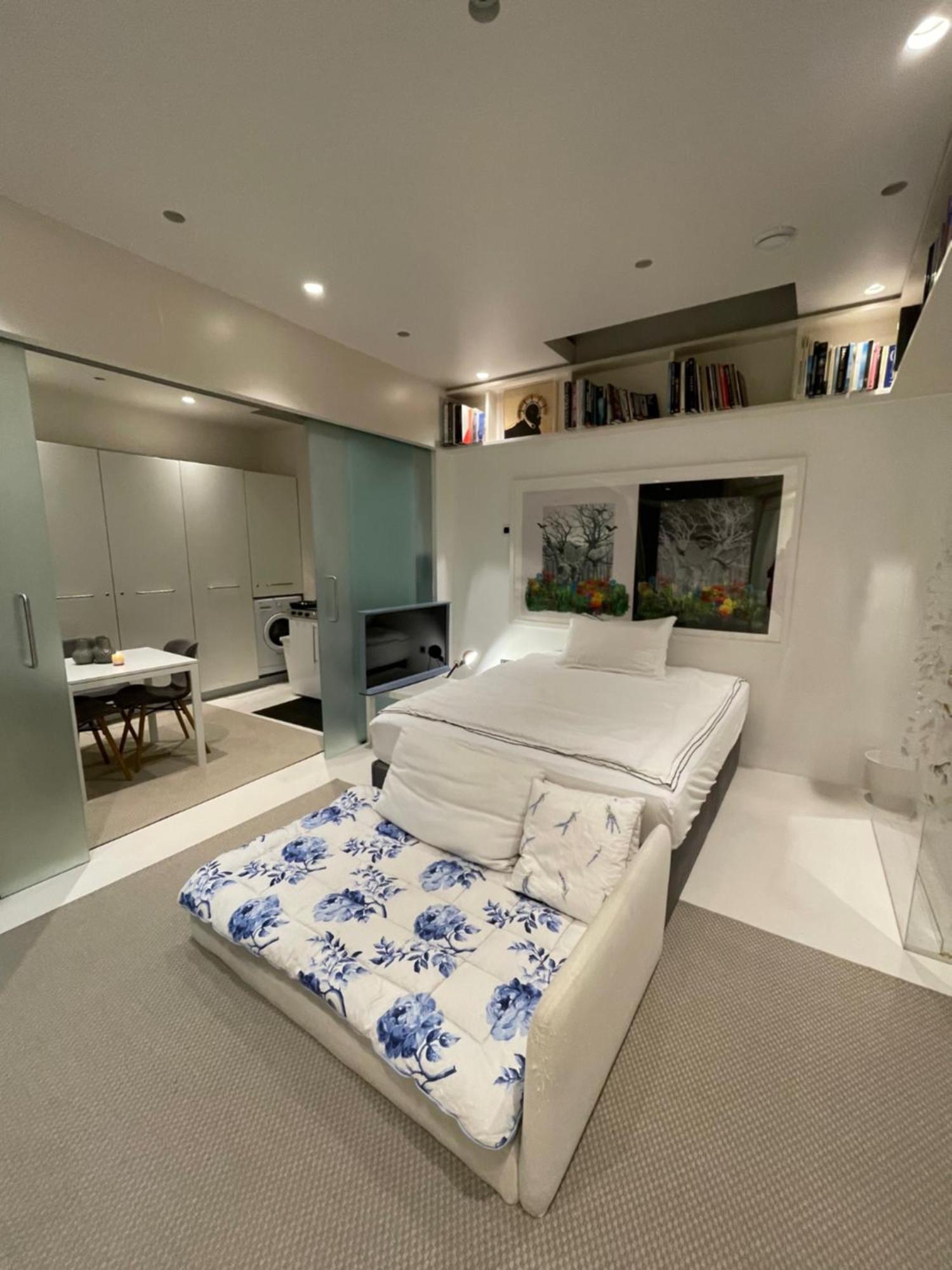Modern Self-contained Ground And Basement * London