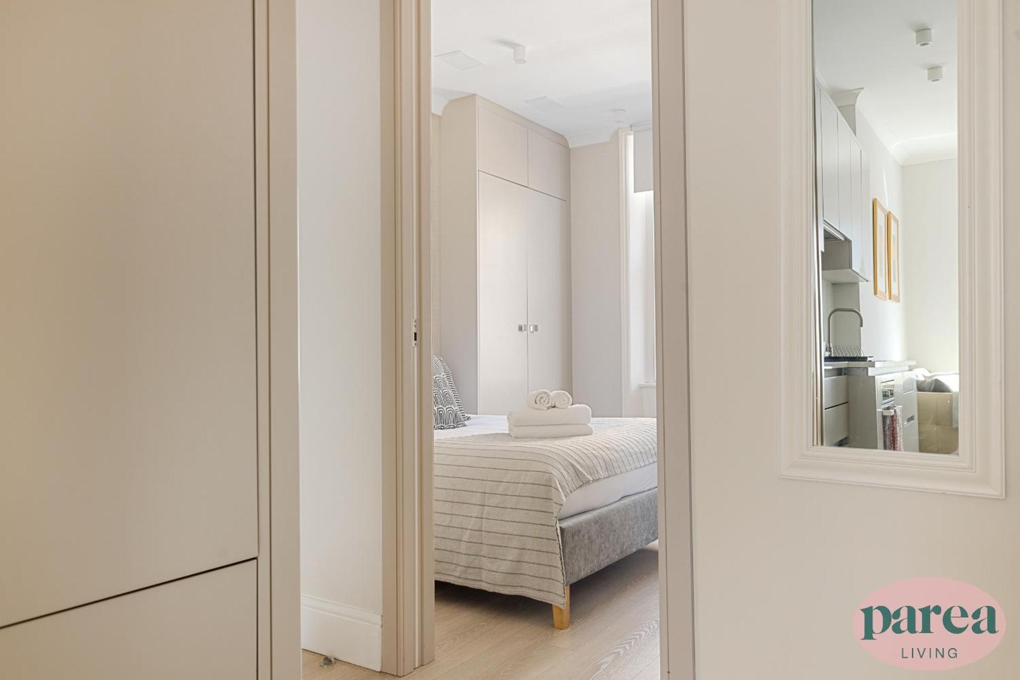 Parea Living - Stylish South Kensington Getaway