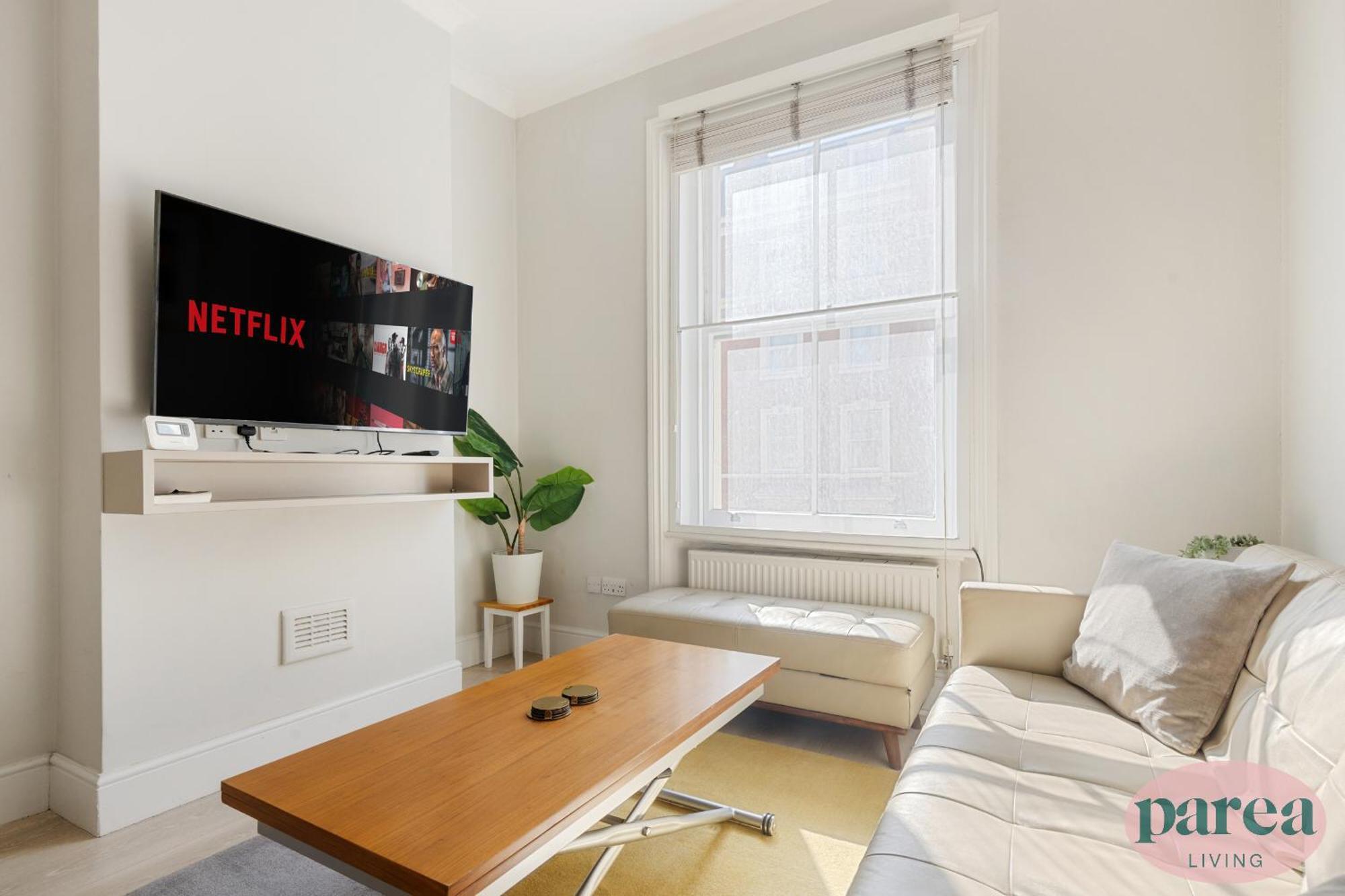 Parea Living - Stylish South Kensington Getaway Apartment *