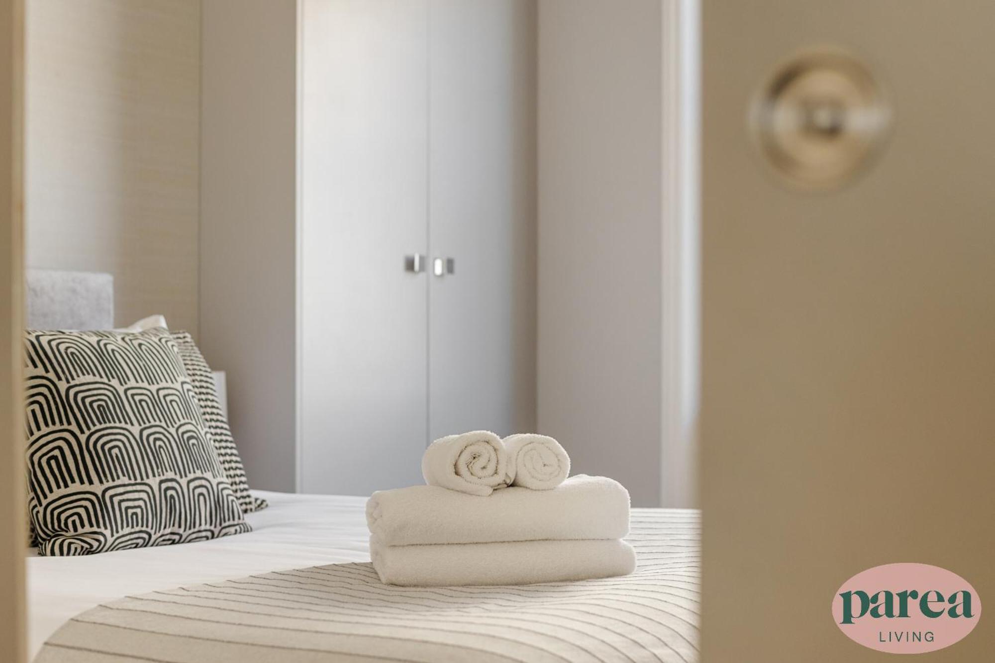 Parea Living - Stylish South Kensington Getaway Apartment London