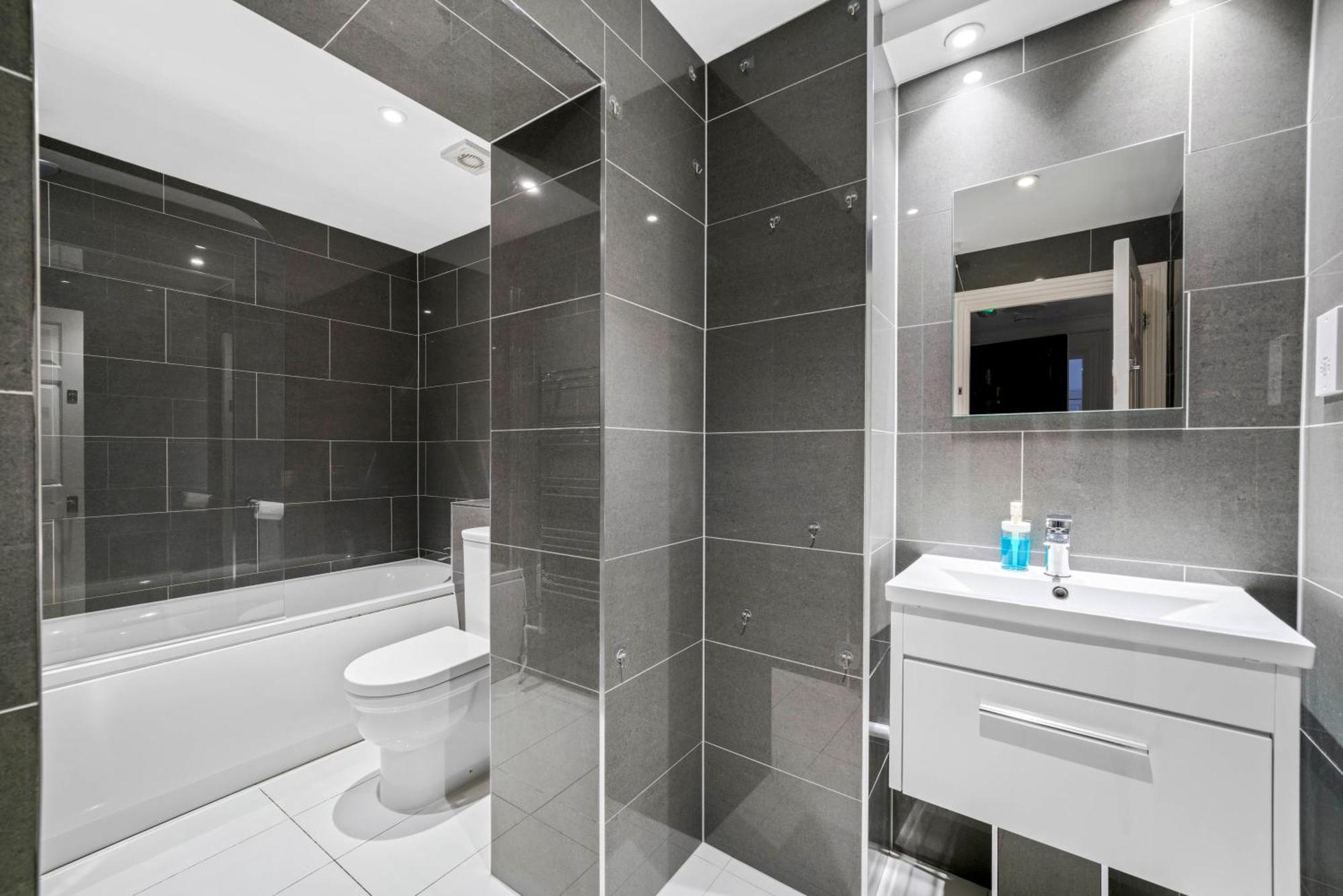 Apartment Larger Groups Close To O2 Arena Excel Canary Wharf With Wifi And Parking Within Mins Walk To Drl & Jubilee Line