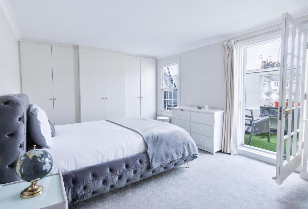 Apartment 3 Bedroom Luxury In Eaton Square *