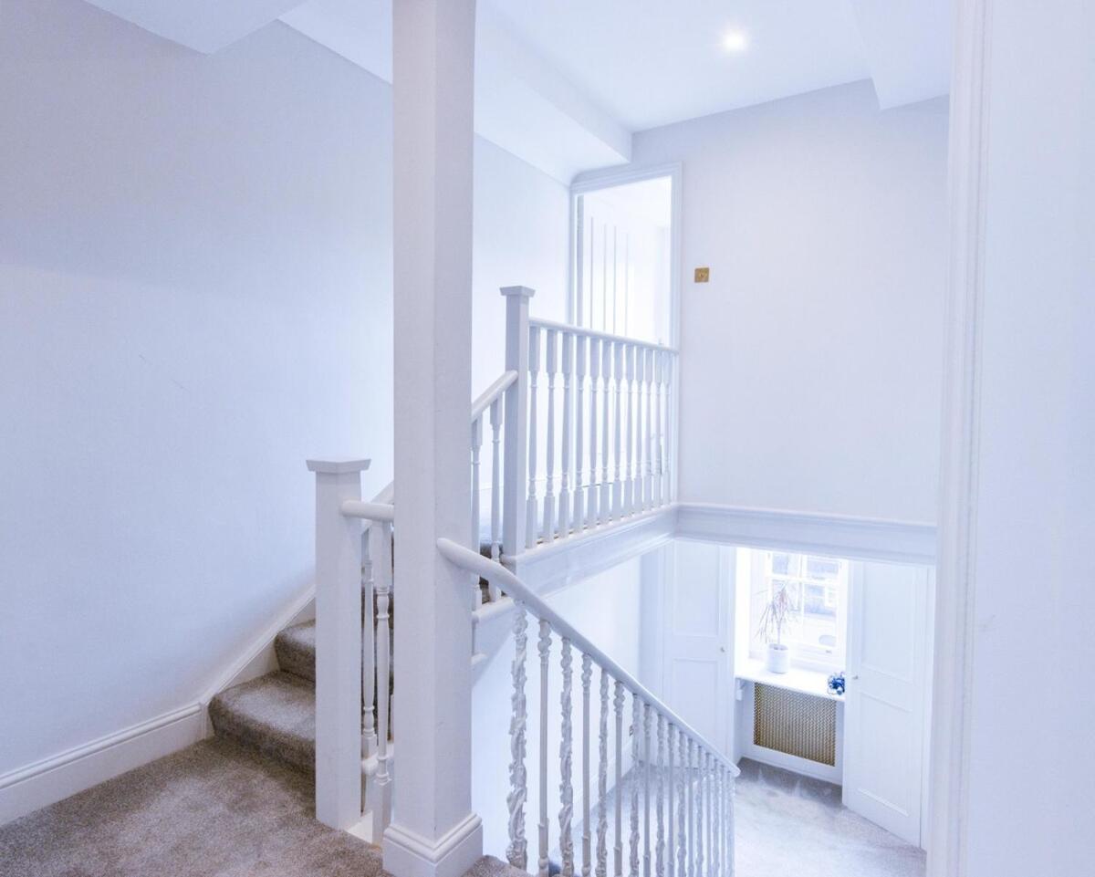 3 Bedroom Luxury In Eaton Square Apartment London