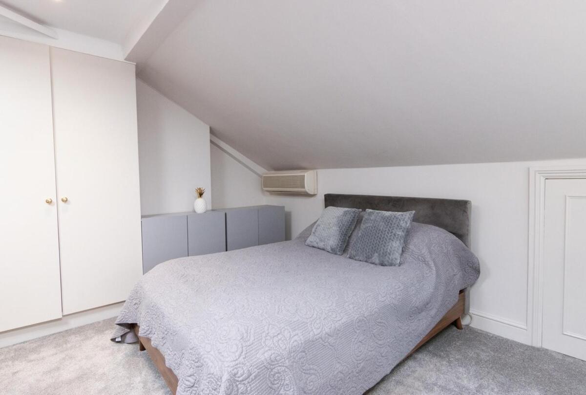 Apartment 3 Bedroom Luxury In Eaton Square
