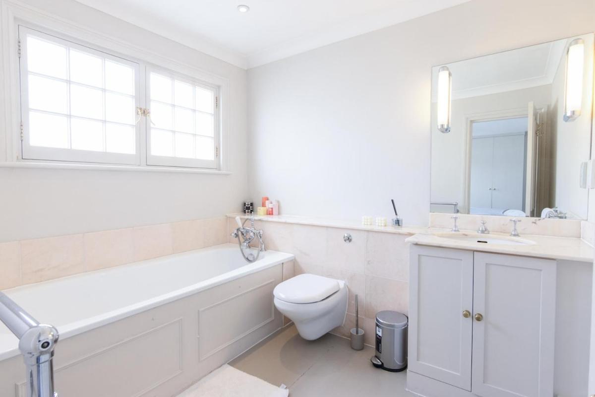 3 Bedroom Luxury In Eaton Square London