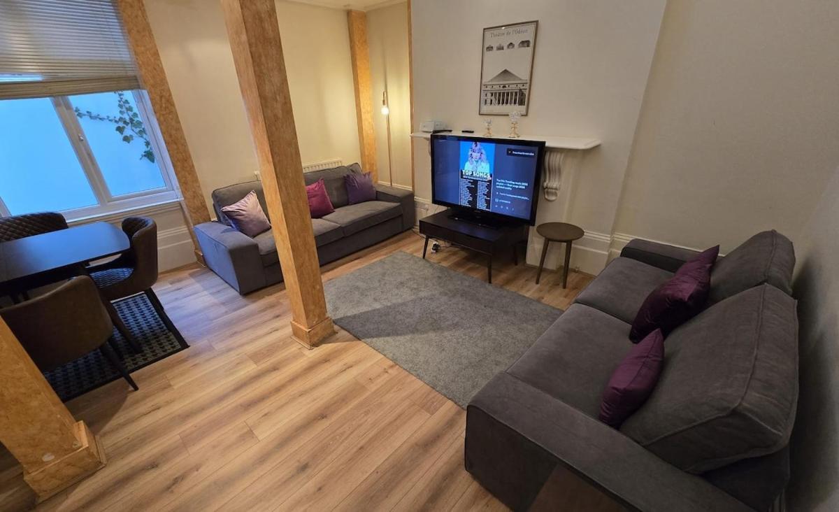 Apartment Timeless Hyde Park Maisonette, 3br, 2ba And Lounge