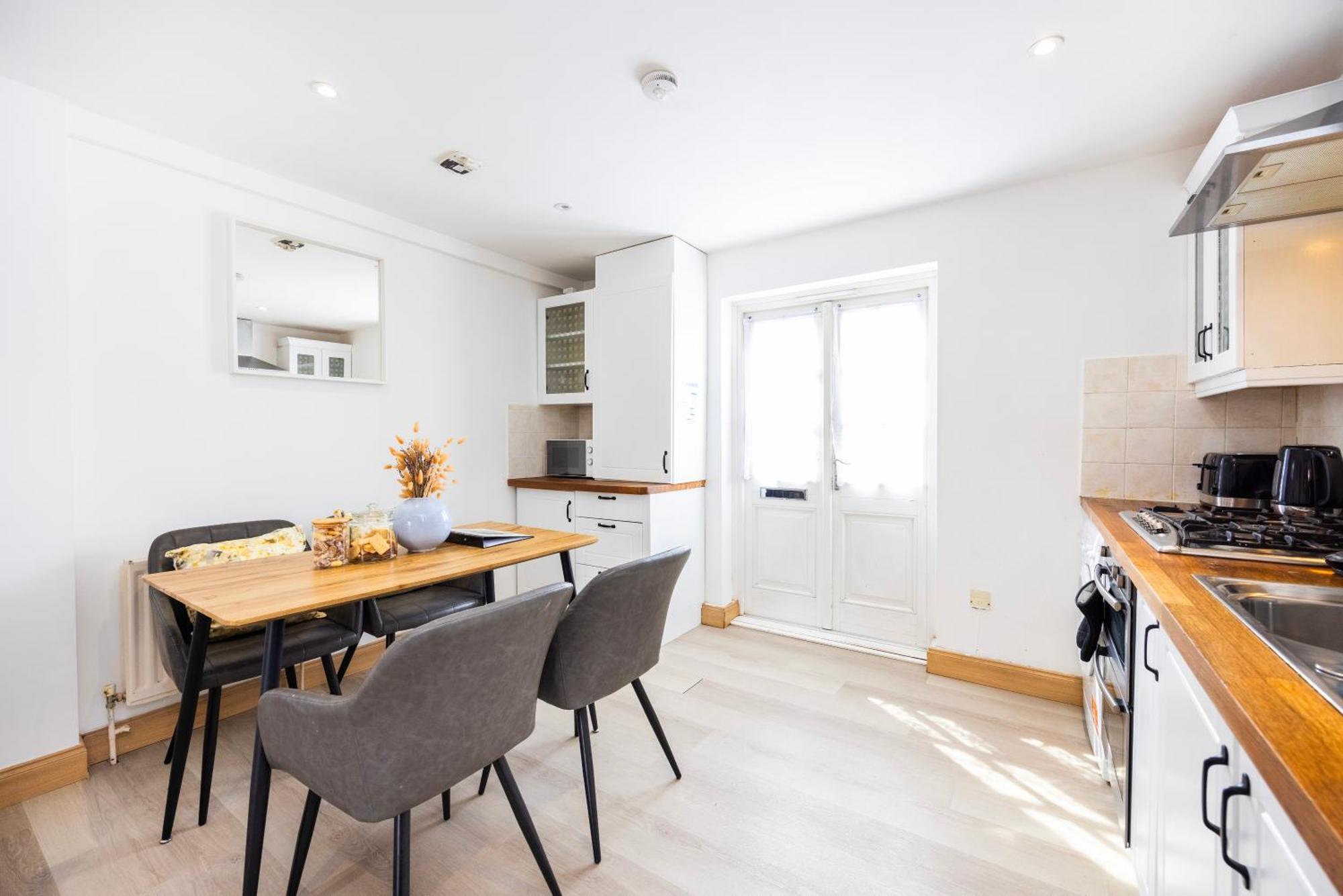 Stylish 2 Bedroom With Garden Free Parking Smart Tvs Close To Thames Riverside And Canary Wharf *