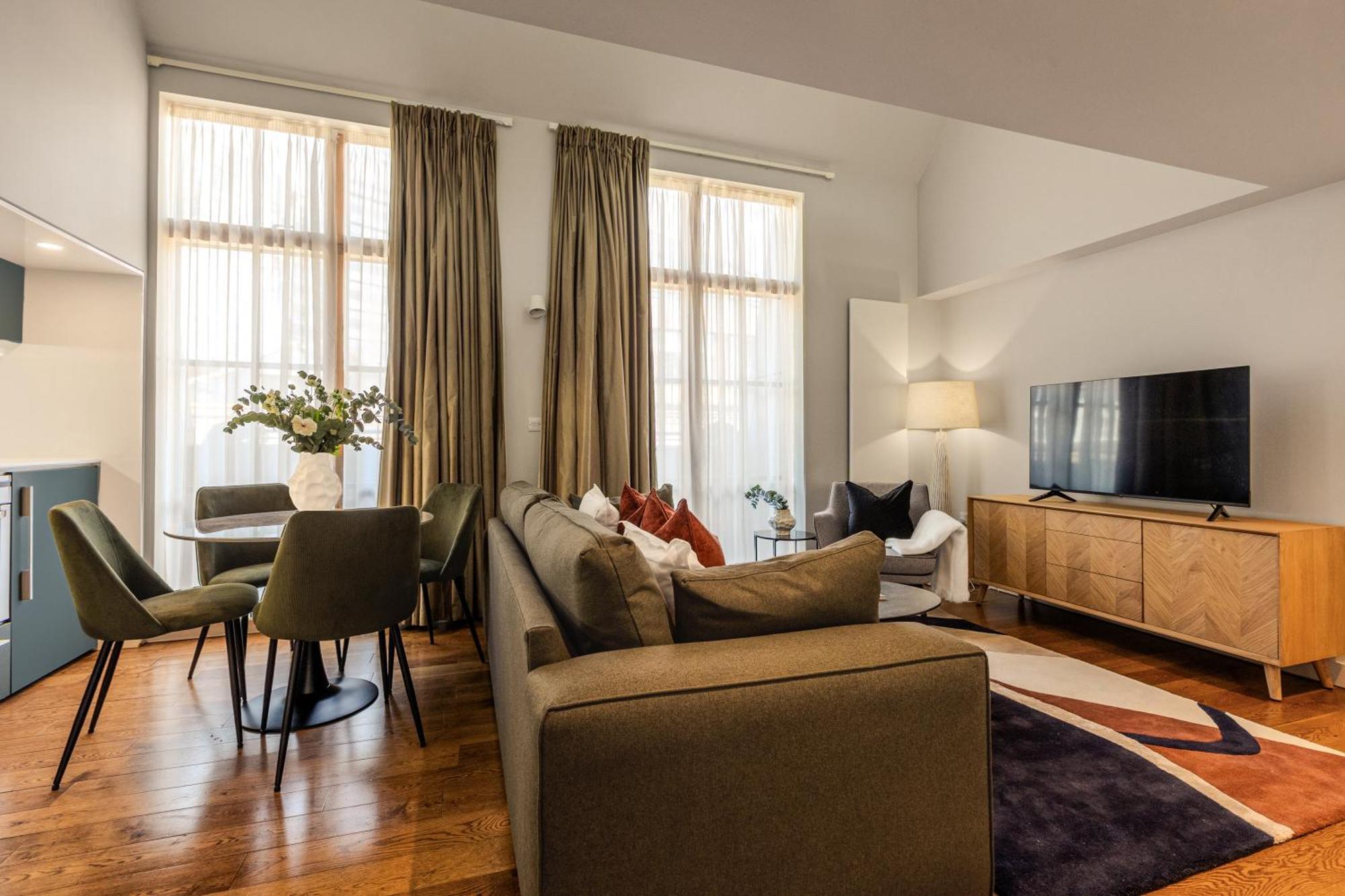 Aparthotel Servised On Artillery Lane 4*