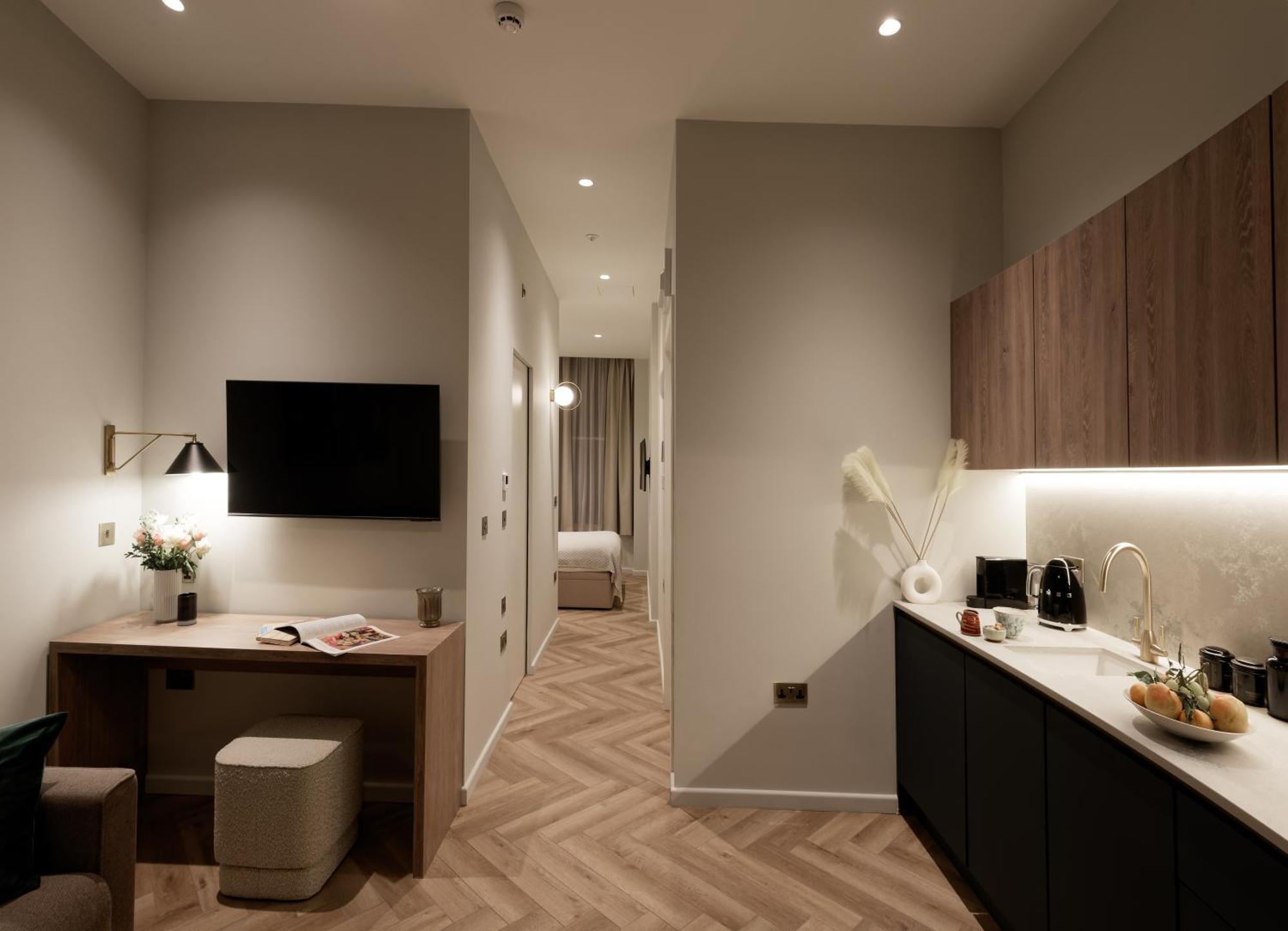 Notting Hill Hyde Park By D'montrio London