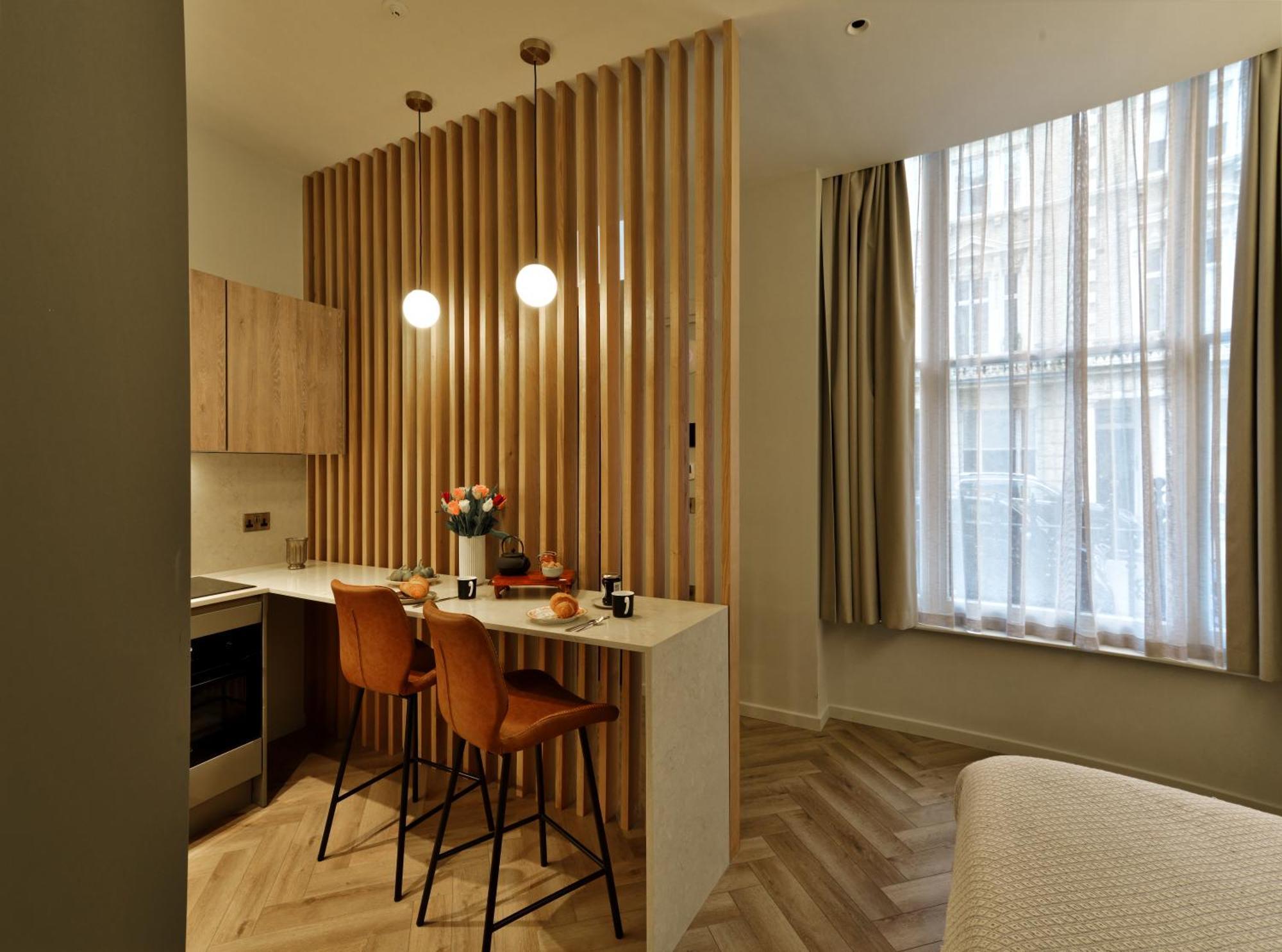 Notting Hill Hyde Park By D'montrio London