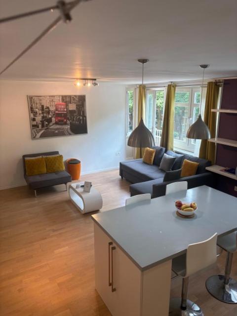 Spacious One Bedroom Near Regent's Park Apartment London