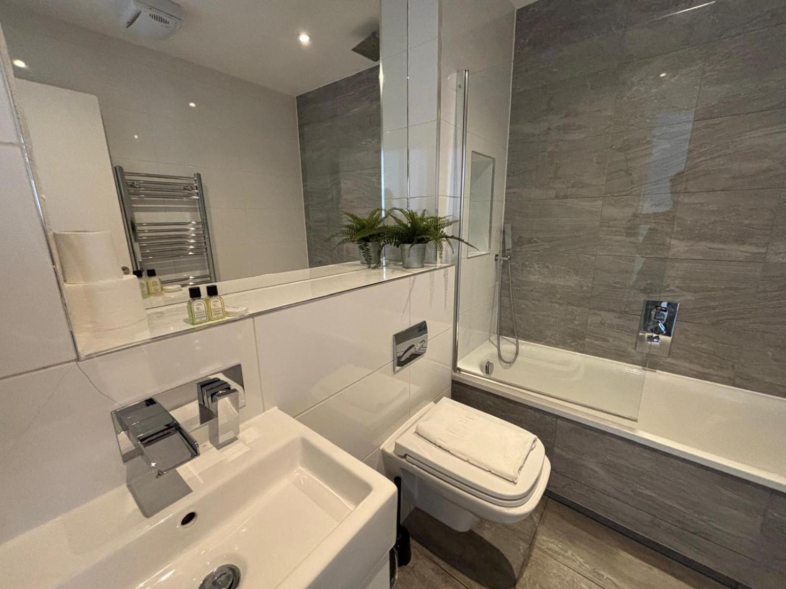 Farringdon Apartment
