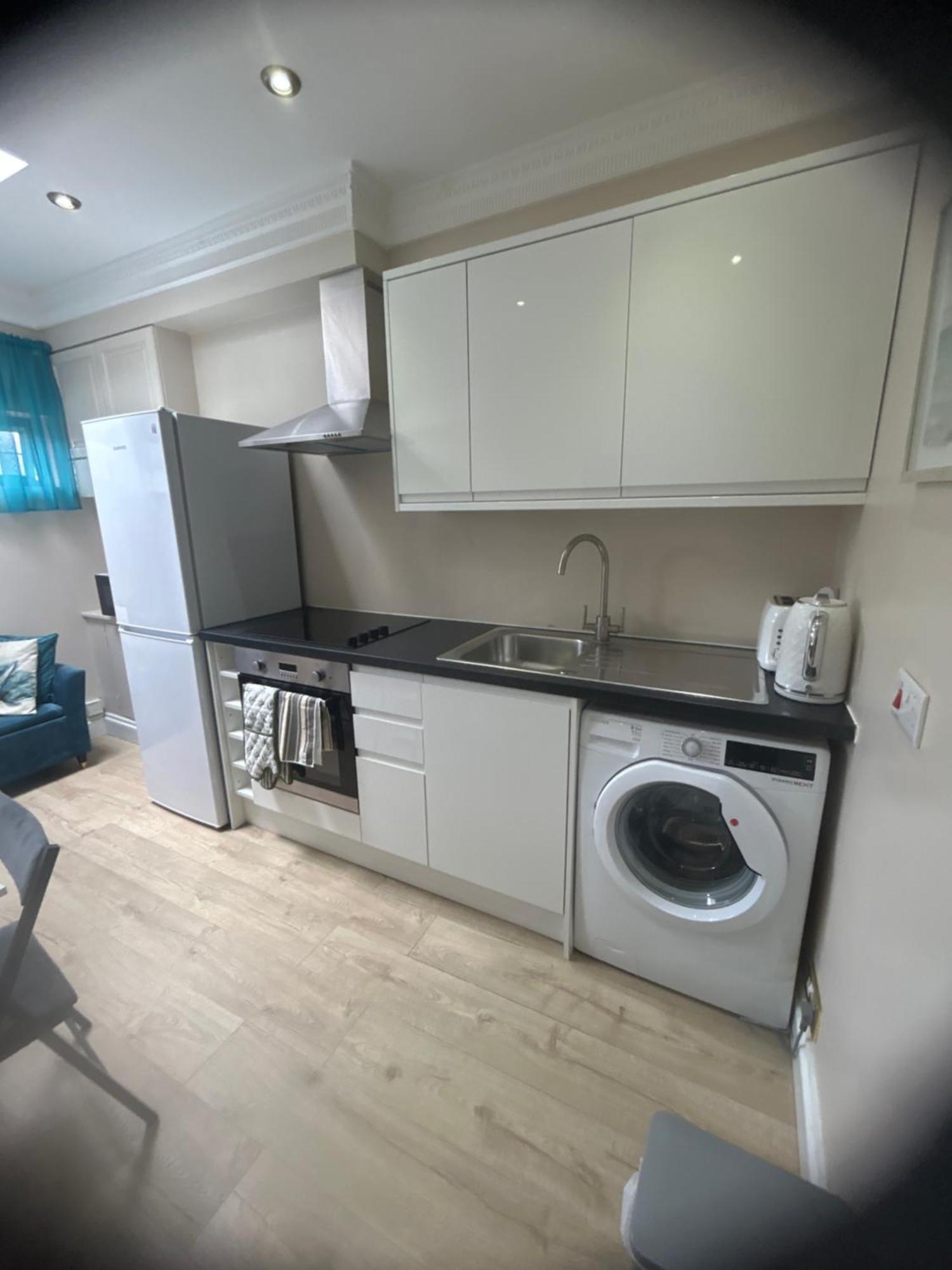Jan's Haven , Lovely One Bed Flat With 2beds And Free Parking * London
