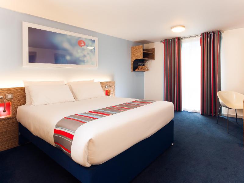 Travelodge Sunbury M3 Hotel