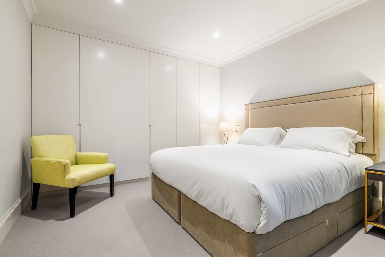 Apartment Luxury 3br In Knightsbridge W/sauna, 6 Guests London
