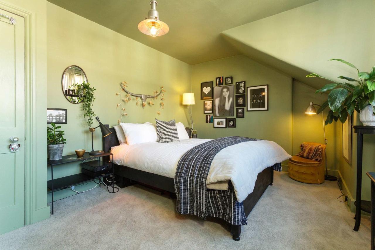 Holiday home Veeve - Midnight Style On Margravine Gardens *