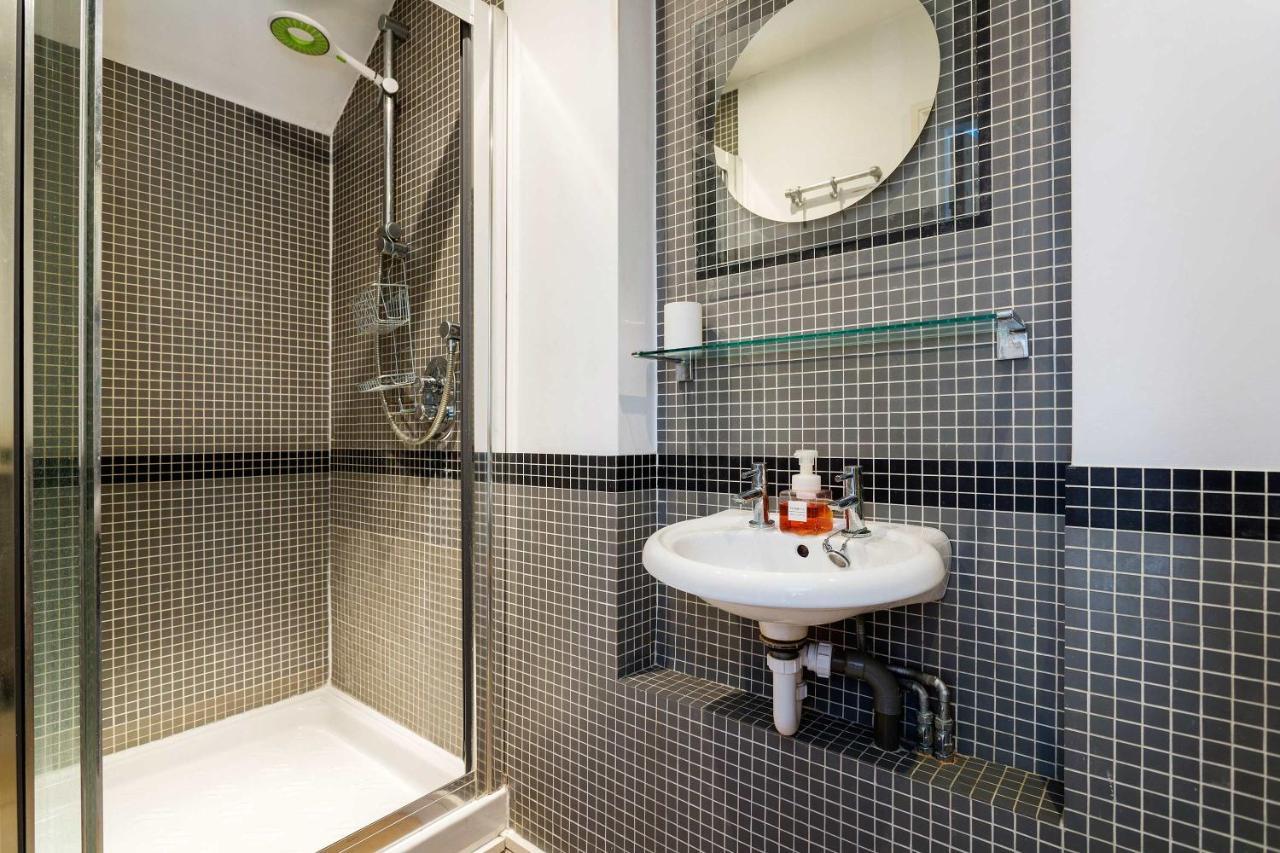 Holiday home Veeve - Midnight Style On Margravine Gardens London