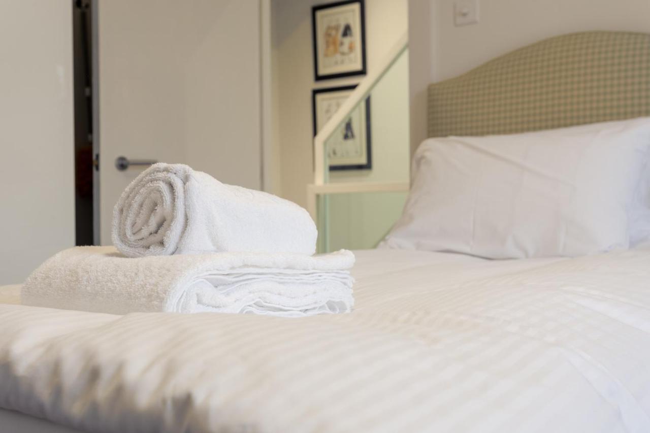2 Bedroom Hammersmith Grove Sleeps 4 * London