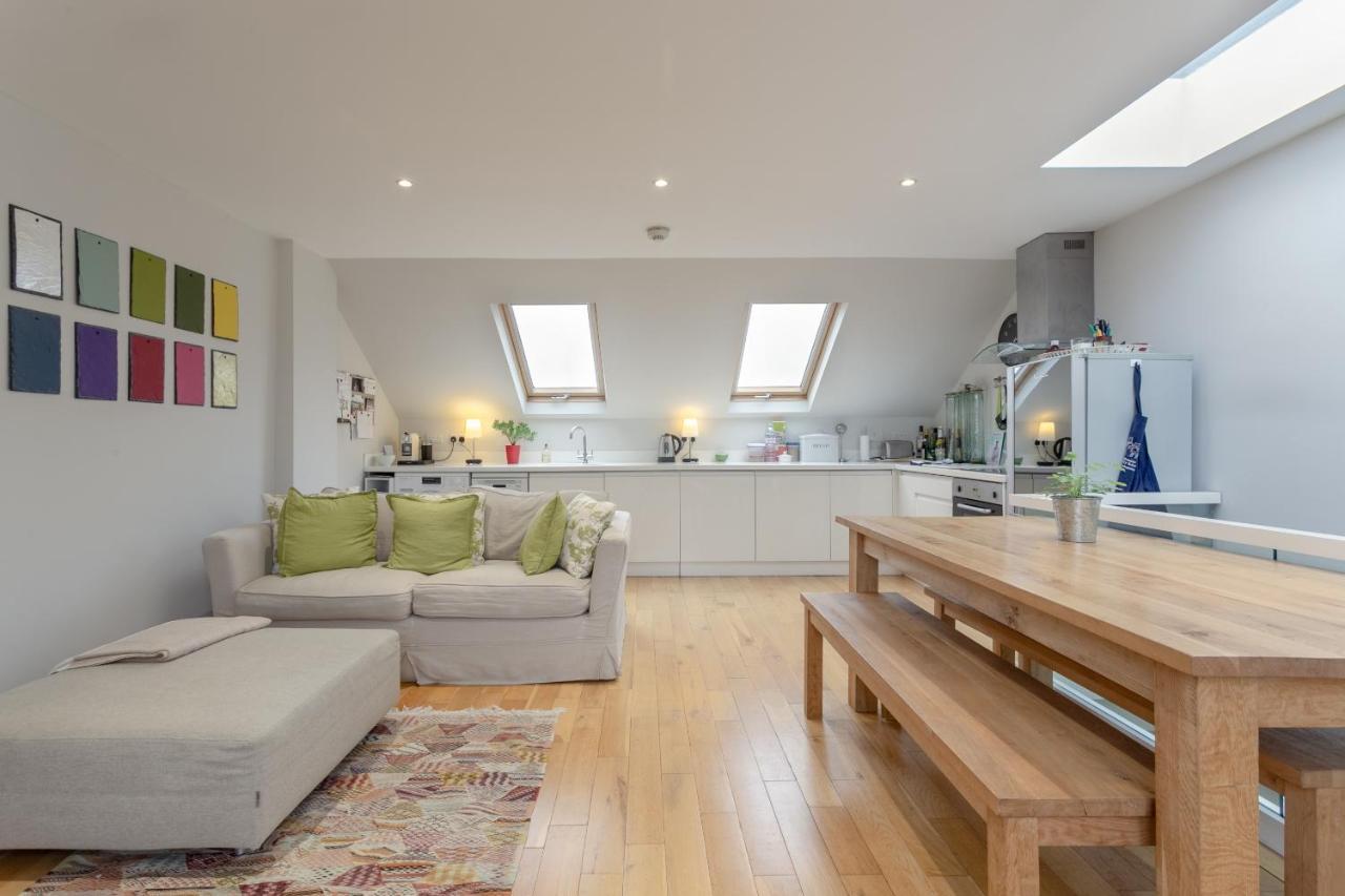 2 Bedroom Hammersmith Grove Sleeps 4 *