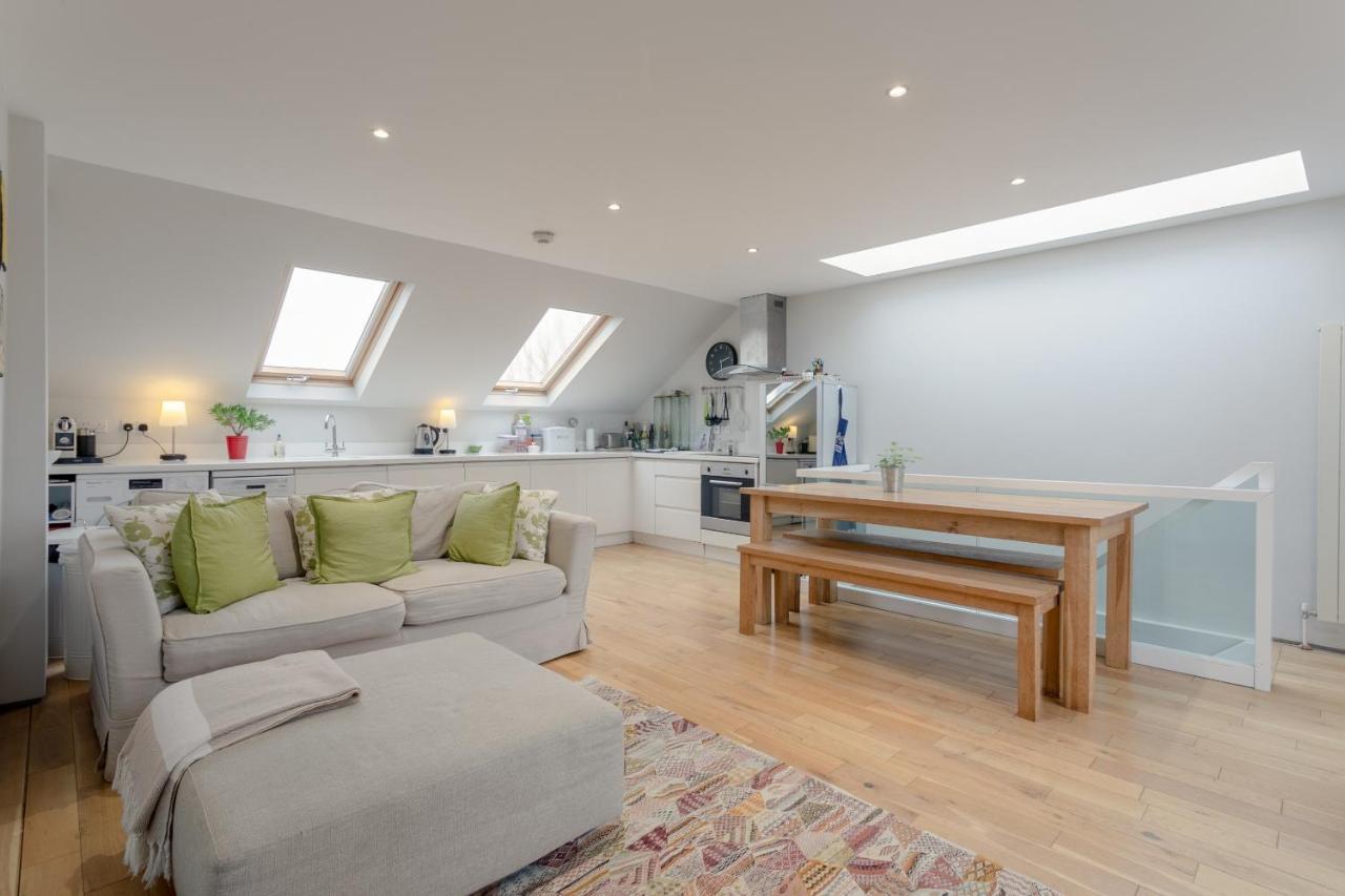 2 Bedroom Hammersmith Grove Sleeps 4 *