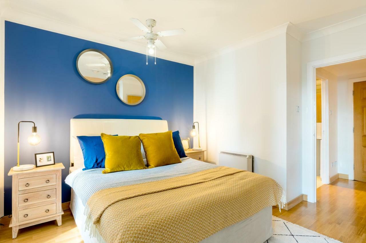 One Bed Serviced Near Millenium Bridge Apartment