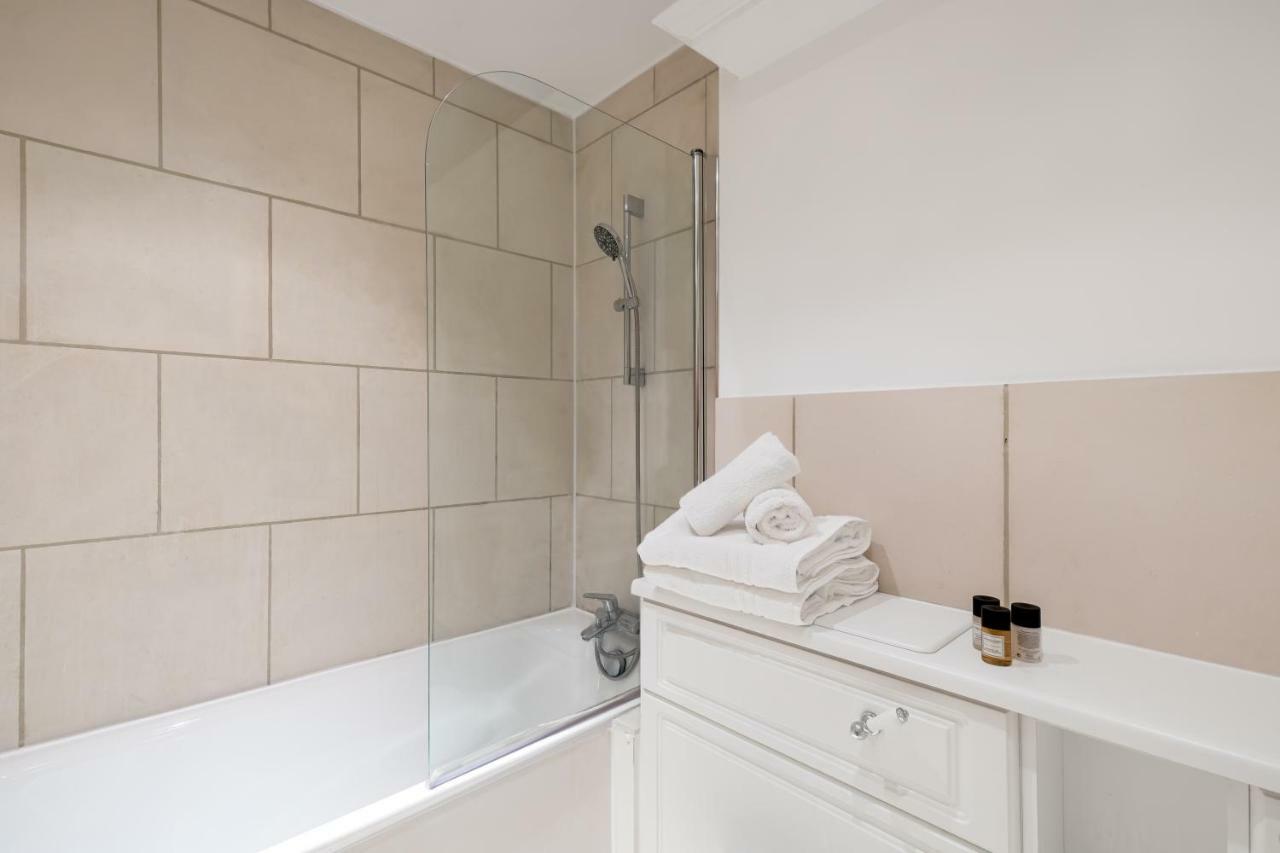 One Bed Serviced Near Millenium Bridge