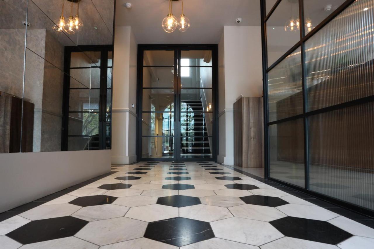 Euston Square 3*