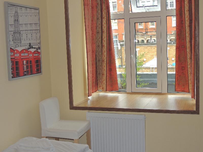 Dolphin - The 3* London