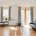 Oyo Home 139 Meridian Place 2 Bed