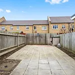 Super 2 Bedroom House Near Canary Wharf, O2 Arena & London Excel For 5 People
