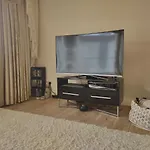 Quiet And Peaceful Double Bedroom In A Nice House With A Very Large Patio